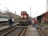 02.04.2011 - Frenštát pod Radhoštěm: 742 367 na postrku parního vlaku © Karel Furiš