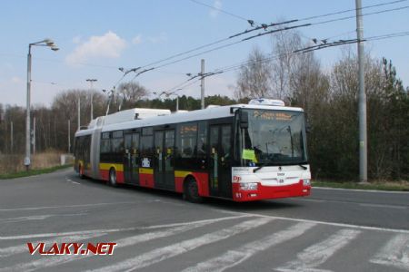 05.04.2011 - Hradec Králové: vůz ŠKODA 31 Tr SOR č. 61 linky 2 směr Nový Hradec Králové na staré Brněnské © PhDr. Zbyněk Zlinský