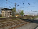 23.04.2011 - Olomouc hl.n.: kolejiště ke štěpánovskému zhlaví, nefunkční stavědlo, funkční ASP 08-275 Unimat č.160 a zánovní 753.783-0 TSS© PhDr. Zbyněk Zlinský