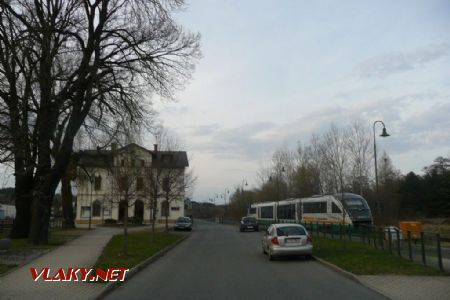 Desiro dopravce Vogtlandbahn nás právě dovezlo z Gery do stanice Weischlitz. © Tomáš Kraus, 3.4.2011