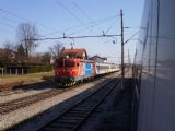 Modernizovaná elektrická lokomotiva řady 1141 v čele osobního vlaku do Záhřebu. 11.3.2011 © Jan Přikryl