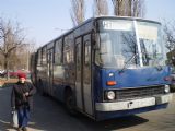 Budapešť: téměř čtvrt století starý autobus Ikarus 280 jakožto NAD za předměstskou železnici HÉV. 12.3.2011 © Jan Přikryl