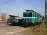 Budapešť: historický motorový vůz HÉVu z 50. let u plotu depa Cinkota. 12.3.2011 © Jan Přikryl