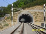 Aj takýto kratučký tunel sa stavia... © F. Smatana 2011/IV
