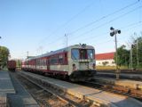 24.06.2011 - Pardubice-Rosice n.L.: 842.002-8 (na postrku) + 20-29 104-7 Bmx odjíždí jako Os 5334 Hlinsko v Č. - Pardubice hl.n., vlevo muzejní Ztrc 1-36354 © PhDr. Zbyněk Zlinský