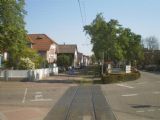 Jednokolejná ''tramvajová'' trať v centru obce Forchheim jižně od Karlsruhe. 25.4.2011 © Jan Přikryl
