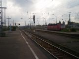 Východní zhlaví stanice Karlsruhe Hbf s odpočívající lokomotivou řady 111 DB v popředí. 27.4.2011 © Jan Přikryl