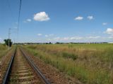 12.07.2011 - Hradec Králové, spojka: koleje směřují k oblouku u odbočky Plačice, vpravo trať 020 © PhDr. Zbyněk Zlinský