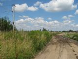 12.07.2011 - Hradec Králové, trať 020: místy rozbahněná cesta k písníku je bezpečnější alternativou chůze po trati © PhDr. Zbyněk Zlinský