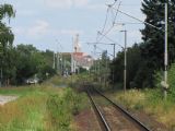 12.07.2011 - Hradec Králové, trať 020: kolej od zastávky Kukleny vede směrem na věž kostela Božského Srdce Páně © Karel Furiš