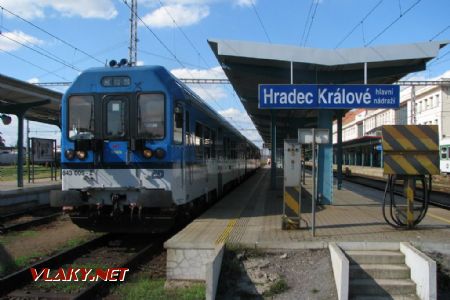 12.07.2011 - Hradec Králové hl.n.: 843.009-2 na R 991 Liberec - Pardubice hl.n. odváží Karla k domovu © PhDr. Zbyněk Zlinský