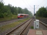 Wörth: Třídílný Talent řady 643 DB míjí na své cestě do Landau konečnou zastávku ''tramvaje'' Badepark. 28.4.2011 © Jan Přikryl