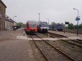 Setkání v Lauterbourgu: vlevo jednotka řady 643 DB, vpravo jednotka řady 76 500 SNCF a starší souprava osobního vlaku. 28.4.2011 © Jan Přikryl