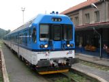 06.08.2011 - Dvůr Králové n.L.: 843.025-8 v čele R 983 Liberec - Pardubice hl.n. (foto z R 982) © PhDr. Zbyněk Zlinský