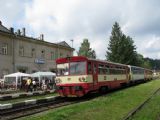 06.08.2011 - Kořenov: 810.425-9 + 015.xxx-x + 810.515-7 jako Os 16213 Tanvald - Harrachov © PhDr. Zbyněk Zlinský