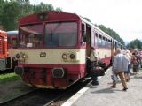 06.08.2011 - Kořenov: 810.515-7 přijíždí v čele šestivozového Os 16222 Harrachov -Tanvald © PhDr. Zbyněk Zlinský