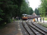 06.08.2011 - Harrachov: 820.056-0 (M 240.0056) v čele Os 25483 ''Zubačka 2011'' předmětem zájmu © PhDr. Zbyněk Zlinský