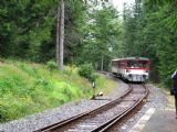 06.08.2011 - Harrachov: Os 25460 v podání 810.543-9 + 011.406-6 přijíždí z Polska © Karel Furiš