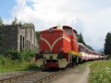 06.08.2011 - Kořenov: 715.003-0 (T 426.003) v čele Os 25484 ''Zubačka 2011'' vjíždí na trať © PhDr. Zbyněk Zlinský