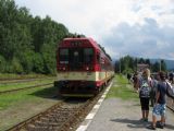 06.08.2011 - Kořenov: 843.010-0 + 943.010-9 přijíždí jako Os 16228 Harrachov - Liberec © PhDr. Zbyněk Zlinský