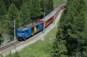 Lokomotiva RhB Ge 4/4 – 652 zachycený na jedné z ramp v úseku trati Albula mezi Predou a Bergünem © Pavel Stejskal