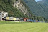 Trojice lokomotiv MRCE v čele kontejnerového vlaku z Itálie do Německa opustila stanici Castilione © Pavel Stejskal
