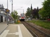 Elektrická jednotka FLIRT řady RABe 521 opouští zastávku Lörrach-Brombach/Hauingen a míří do Baselu . 29.4.2011 © Jan Přikryl