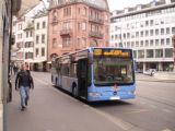 Basel: Regionální provedení autobusu MB Citaro francouzského dopravce Distribus stojí na konečné zastávce Schifflände . 29.4.2011 © Jan Přikryl