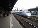 Liestal: Jednotka TGV projíždí stanicí plnou rychlostí na trase z Curychu do Paříže. 29.4.2011 © Jan Přikryl