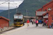 07.2011 - Myrdal, vlak odchádza smer Flåm © Tomas Votava