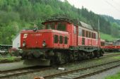 Odstavená lokomotiva ÖBB 1020.025 v Mürzzuschlagu dne 10.5.1995 © Pavel Stejskal