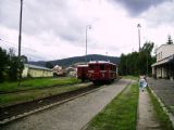 13.8.2011, žst. Turzovka - Idylka na železničnej stanici Turzovka v podaní mašinky M131 a vozňa Blm © Štefánia Pajerová