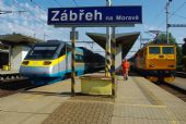 Tyto dva konkurenční vlaky se od září budou potkávat na kolejích SŽDC - 25.8.2011 © Jakub Vyskočil