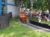 27.08.2011 - Hradec Králové, Smetanovo nábř.: ... následován vlakem trakce motorové © PhDr. Zbyněk Zlinský