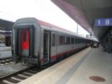 Vůz řady Bmpz ÖBB, řazený jako poslední za Cityshuttly na ÖBB-EC z Vídně do Villachu stojí v Klagenfurtu. 2.7.2011 © Tomáš Kraus