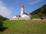 Bohinjska proga: kostelík na kopci ve vesnici Grahovo ob Bači	3.7.2011	© Jan Přikryl