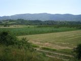 Bohinjska proga: široké, zemědělsky využívané údolí říčky Vipavy u Dornberku	3.7.2011	© Jan Přikryl