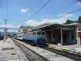 Rijeka: souprava osobního vlaku do Záhřebu v čele se ''žutkou'' řady 1061.005 HŽ před odjezdem. 4.7.2011 © Tomáš Kraus