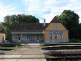 06.09.2011- Hradec Král.-Sl. Před.: čelní pohled na už kompletně opravenou staniční budovu © PhDr. Zbyněk Zlinský