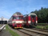 11.09.2011 - PJ Trutnov: 854.022-1, za ním 80-29 213-3 (954.213-5), vpravo 21-29 335-5 (054.335-5) © PhDr. Zbyněk Zlinský