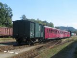 11.09.2011 - Trutnov hl.n.: 423.0145 přijíždí ze Svobody nad Úpou v čele soupravy M 131.1441 + Clm 4-6392, Clm 4-6324, Clm 4-6393 a D 6-1832 © PhDr. Zbyněk Zlinský