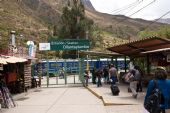 09.2011 - Strážený vstup na stanicu Ollantaytambo © Tomas Votava