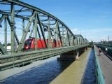 14.8.2011 - Taurus v čele regionálního vlaku na mostě Nordbahnbrücke © Marek Topič