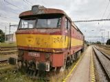 05.07.2011 - Trebišov, 751.114-0 v štádiu značného rozkladu; v pozadí 752.040-6 © Róbert Žilka