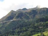 15.08.2011 - Švajčiarsko: Pohľad na horskú cestu vedúcu na priesmyk Svätého Gottharda © Martin Kóňa