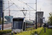 Amsterdam: nízkopodlažní tramvaj Combino na lince 26 před zvedacím mostem u zastávky Bimhuis	. 16.8.2011	 © Lukáš Uhlíř