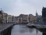 Amsterdam: celkový pohled na kanál Rokin nedaleko náměstí s projíždějící tramvají Combino	. 17.8.2011	 © Jan Přikryl