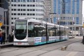 Rotterdam: nízkopodlažní tramvaj Alstom Citadis 302 stojí na zastávce u hlavního nádraží	. 17.8.2011	 © Lukáš Uhlíř