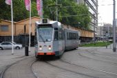 Rotterdam: tramvaj Düwag z 80. let přijíždí z ulice Delftse Poort do zastávky u hlavního nádraží	. 17.8.2011	 © Lukáš Uhlíř