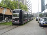 Rotterdam: nízkopodlažní tramvaj Alstom Citadis 302 opustila zastávku u hlavního nádraží a míří po ulici Delftse Poort ven z centra	. 17.8.2011	 © Jan Přikryl